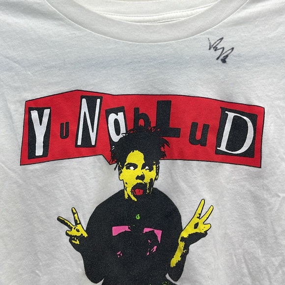 Yungblud Unisex Long Sleeve T-Shirt Tour limited edition hand signed Sz S - Picture 4 of 11